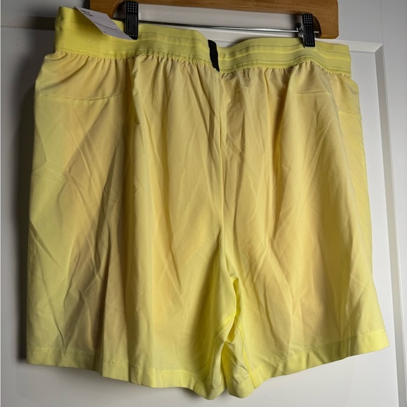 Nike yoga dri-fit standard fit 6in inseam yellow xxl - Picture 3 of 8
